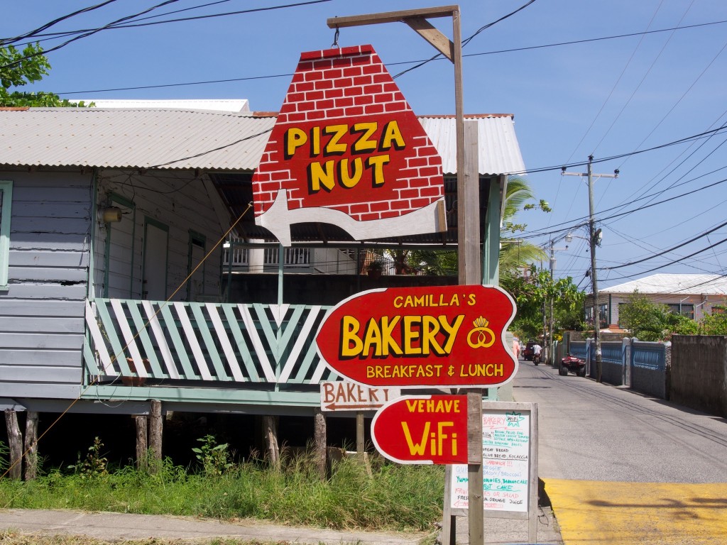 Utila Honduras - pizza nut and bakery